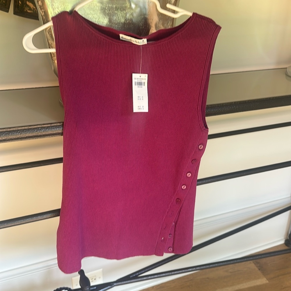 Abercrombie & Fitch Magenta Ribbed Tank. NWT. Size M